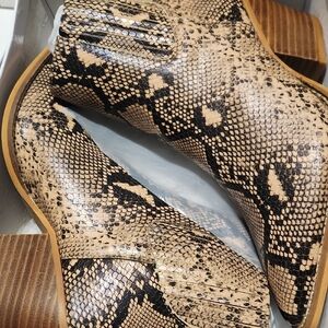 Stylish Snakeskin Pattern Ankle Booties